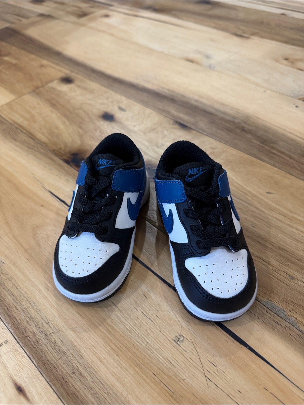 Nike Kids Black White Blue Low-Top Sneakers with Velcro Strap